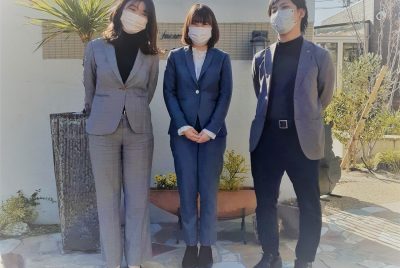 春らしい服装
